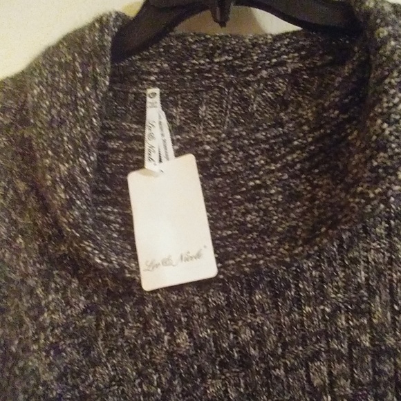 Leo and Nicole Sweater Gray NWT SIZE XL - Picture 2 of 4